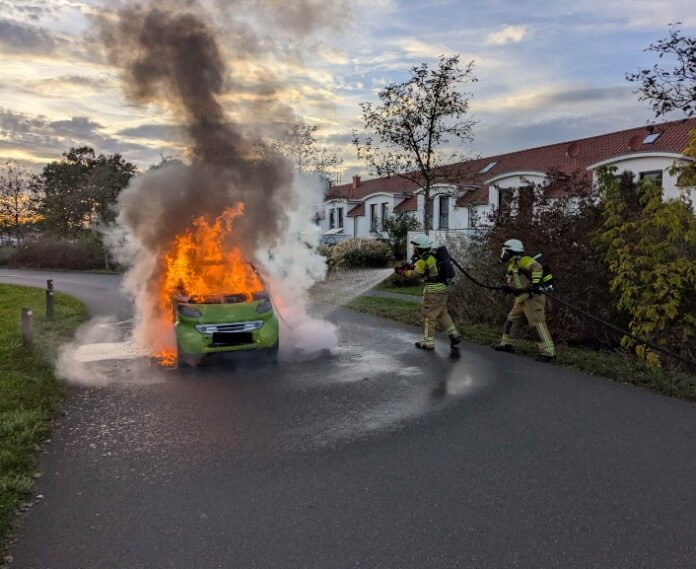 PKW brennt in Kaltenweide