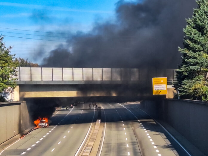 PKW brennt in der Trogstrecke / B522.