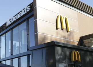mcdonald’s nimmt den mcrib ab 28. oktober aus dem standardsortiment symbolbild: mcdonalds filiale