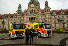 Zwei neue Intensivtransportwagen bei der Feuerwehr Hannover im Dienst Schlüsselübergabe der neuen Intensivtransportwagen.