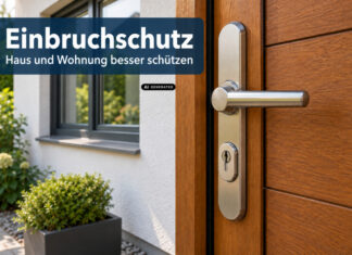 einbruchschutz: polizei lädt zum infoabend in langenhagen ki-generiertes symbolbild: nahaufnahme einer hölzernen haustür mit metallgriff und schließzylinder. daneben sind ein geschlossenes fenster und pflanzen zu sehen.