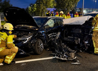 Unfall in Godshorn: Drei Verletzte bei Zusammenstoß zweier PKW Ortsfeuerwehren Godshorn, Langenhagen und Engelbostel im Einsatz