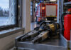 hydraulischer spreizer / einbruch / feuerwehr - symbolbild - ki-generiert
