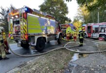 Regionsfeuerwehrbereitschaft 4 übt Wassertransport für Waldbrände bei Hänigsen und Wathlingen Tanklöschfahrzeuge werden mit Wasser betankt