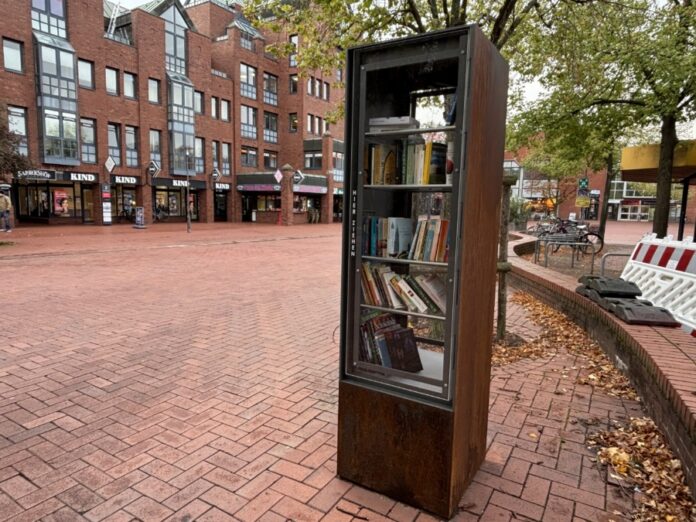 Bücherschrank auf dem Marktplatz ist zurück