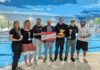 feierliche scheckübergabe an den asb sowie die siegerinnen und sieger der kategorien in der wasserwelt langenhagen. (vo.li.): jana klinger, frauke gellersen, florian soot (gf asb), markus tippelt (gf wwl), 2x wassersportfreunde 98 hannover, teodor bogdanov.
