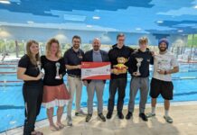 Feierliche Scheckübergabe an den ASB sowie die Siegerinnen und Sieger der Kategorien in der Wasserwelt Langenhagen. (vo.li.): Jana Klinger, Frauke Gellersen, Florian Soot (GF ASB), Markus Tippelt (GF WWL), 2x Wassersportfreunde 98 Hannover, Teodor Bogdanov.