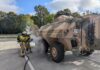 rauch an bundeswehrpanzer: feuerwehreinsatz auf der a352 rauch an bundeswehrpanzer: feuerwehreinsatz auf der a352