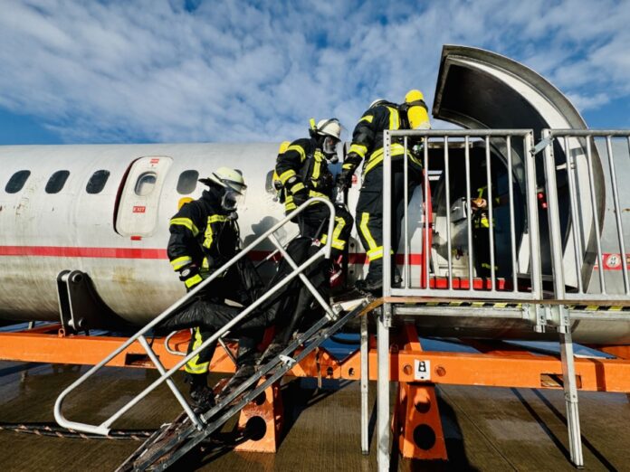 Stadtfeuerwehr Wunstorf übt auf dem Fliegerhorst Stadtfeuerwehr Wunstorf übt auf dem Fliegerhorst