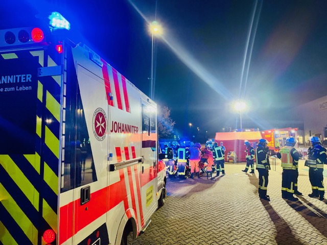 Stadtfeuerwehr Wunstorf übt Gefahrguteinsatz in Luthe Stadtfeuerwehr Wunstorf übt Gefahrguteinsatz in Luthe